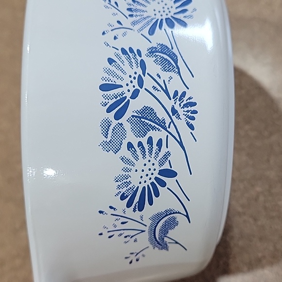 Vintage Pyrex Colonial Mist Casserole Dish! - Picture 4 of 16